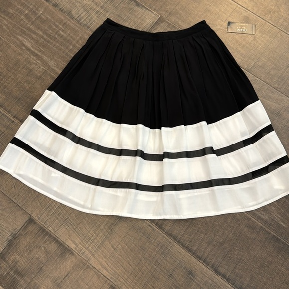 NWT NICOLE MILLER SKIRT SIZE 6 - Picture 4 of 16